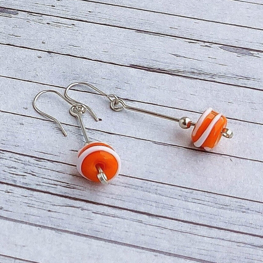 עגילים כתומים