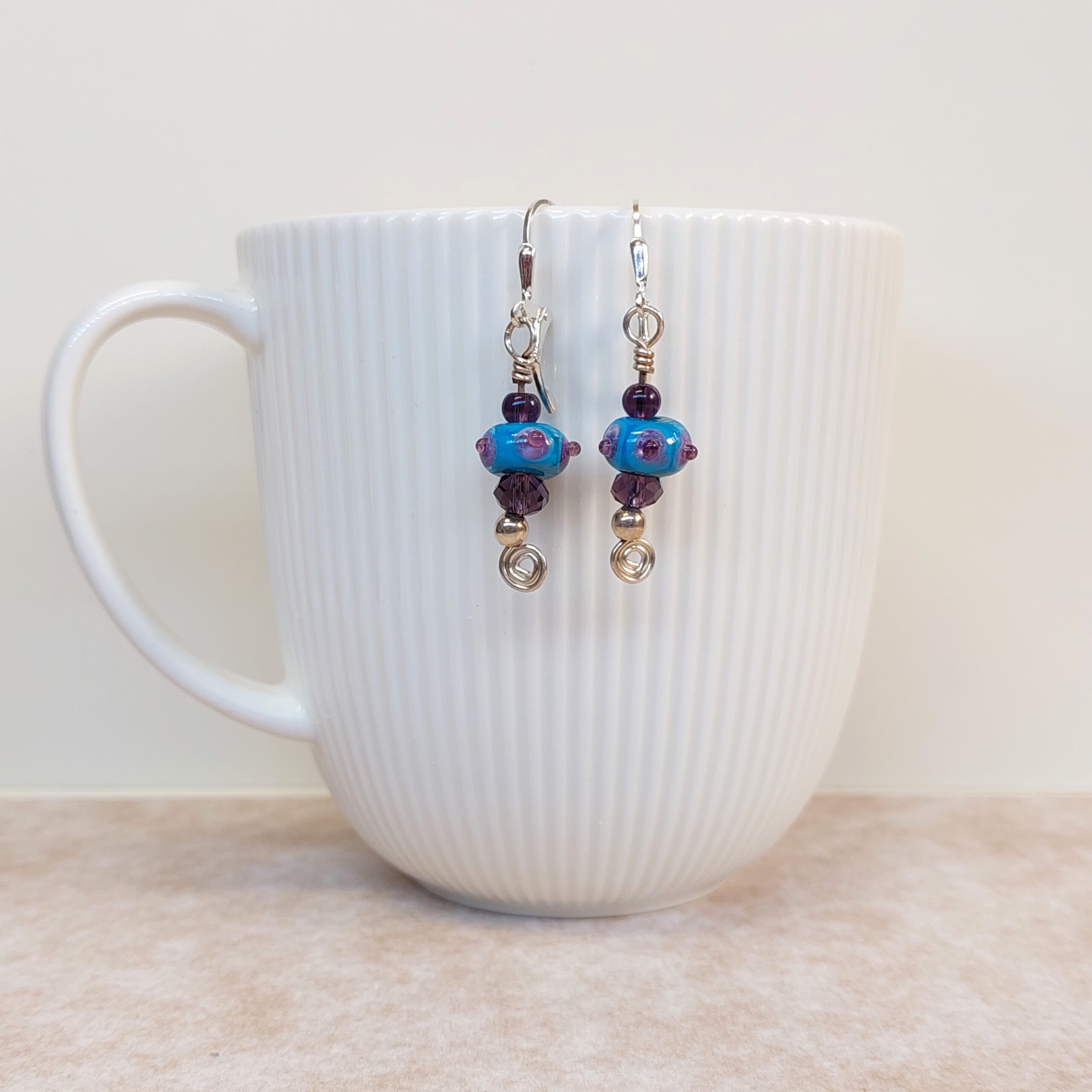 עגילים טורקיז נקודות סגולות