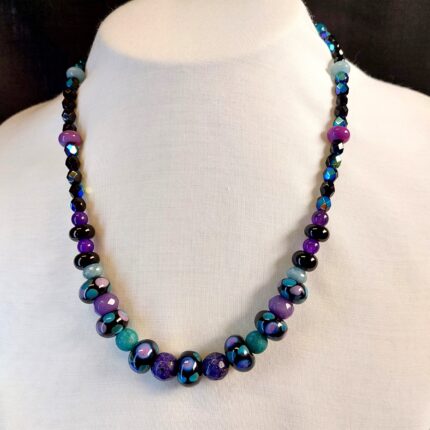 מחרוזת חרוזים שחורים וטורקיז וסגול