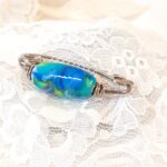 סיכה כחולה לאישה