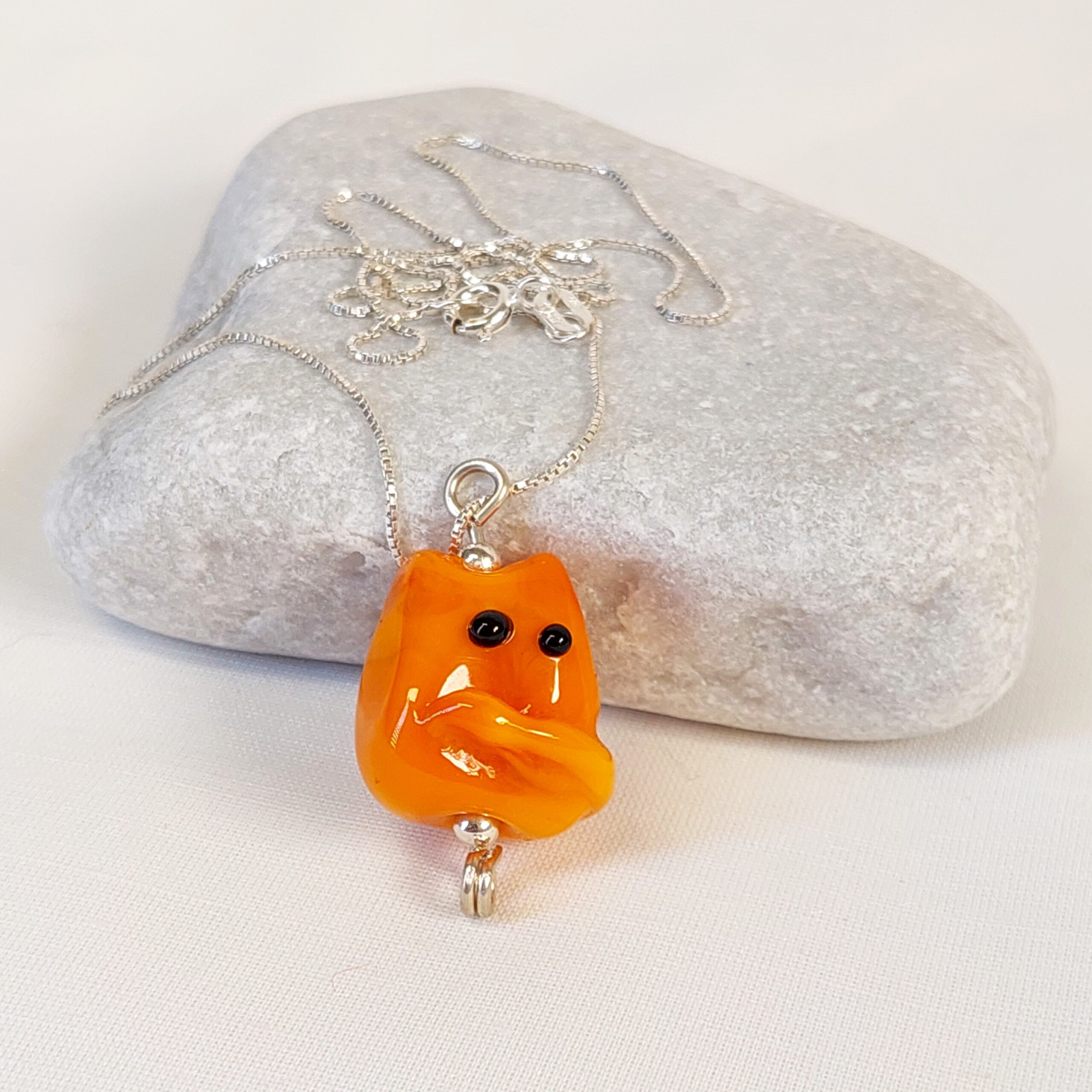 תליון חתול כתום קטן