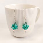 עגילים עם חרוז ירוק